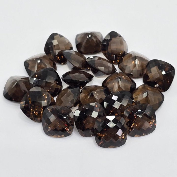Lotto con 21 pietre Quarzo Fumè  Taglio:  Cushon 14x14mm - 213