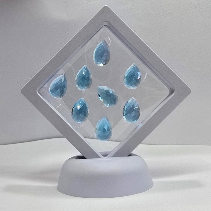 Lotto con 8 Topazi Azzurri  Taglio:  Goccia 10x15 mm - 68,80 ct