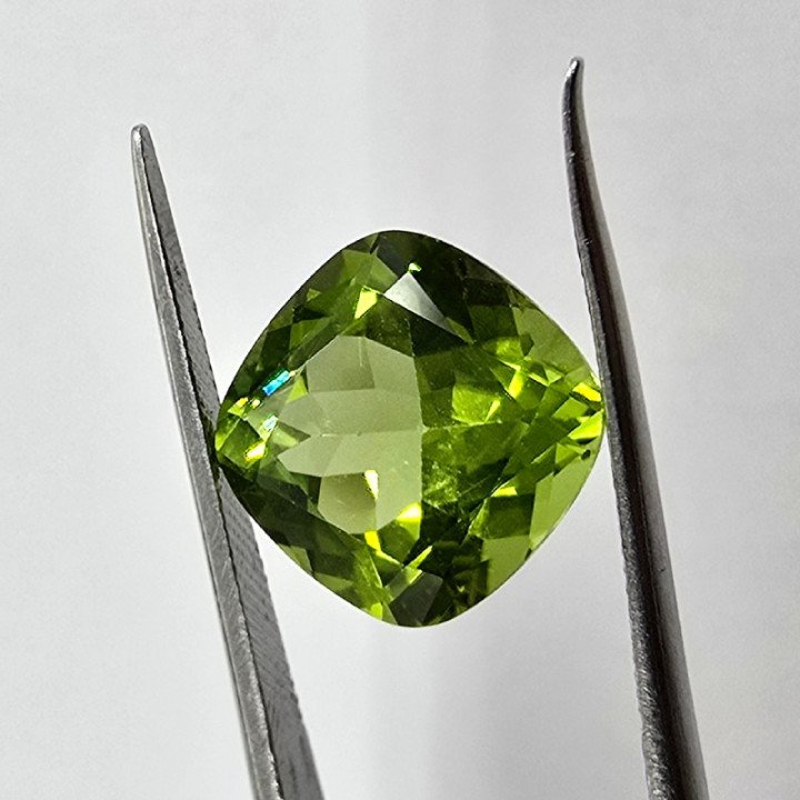 Peridoto Cushon 9,80 x 9,80 mm - 4,20 ct