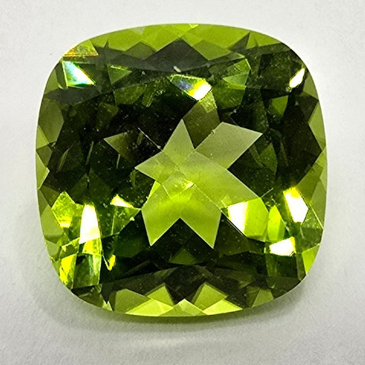 Peridoto Cushon 9,80 x 9,80 mm - 4,20 ct