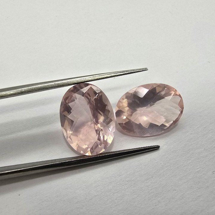 Lot of 2 Oval-Cut Rose Quartz 12 x 16 mm - 15.54 ct