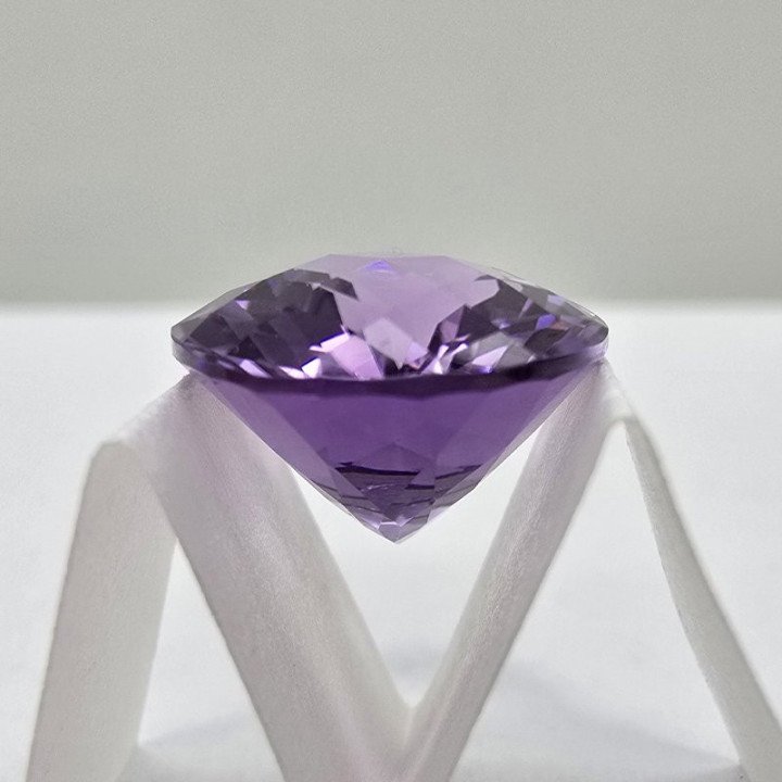 Oval-Cut Amethyst 12 x 16 mm - 7.90 ct