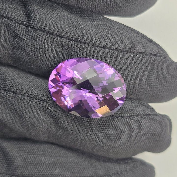 Ametista Taglio Ovale 20 x 15,20 mm - 15,28 ct
