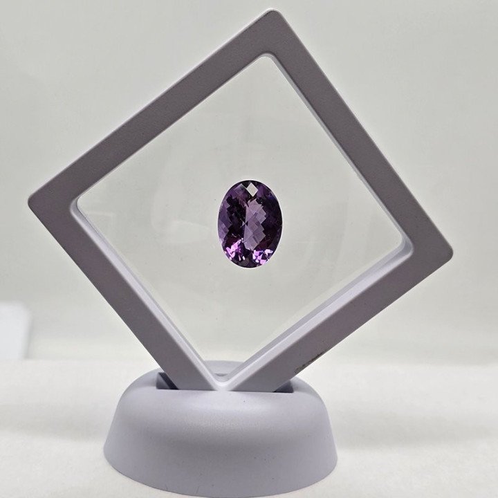 Oval-Cut Amethyst 20 x 15.20 mm - 15.28 ct