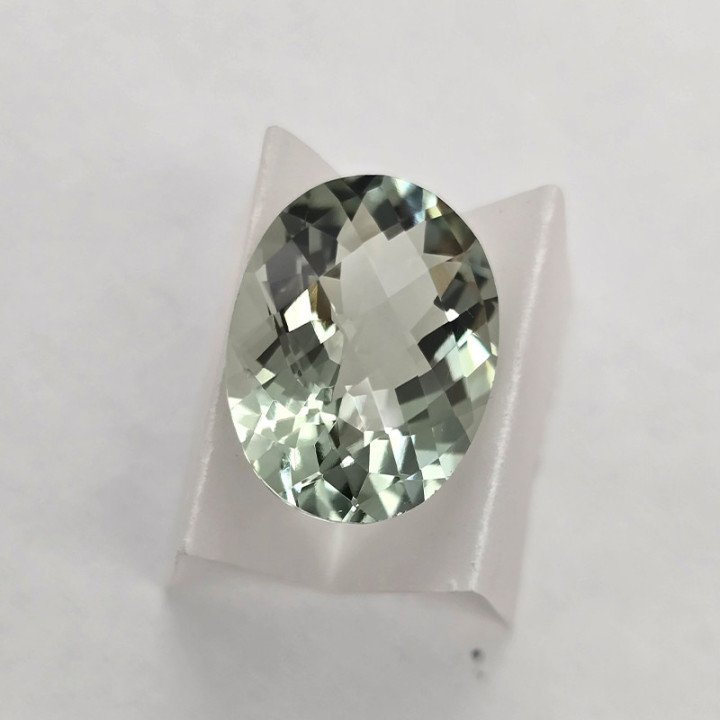 Oval-Cut Prasiolite 12 x 16 mm - 8.22 ct