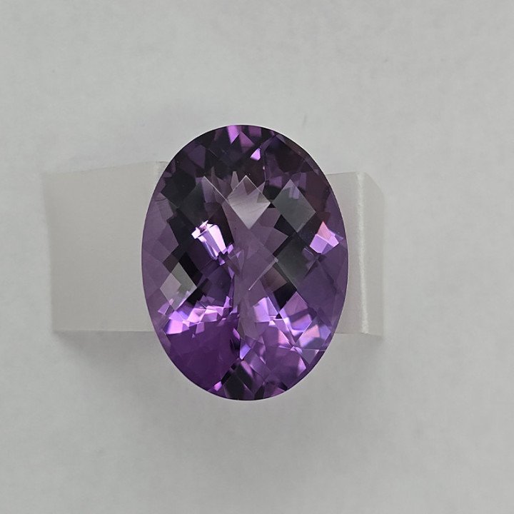 Oval-Cut Amethyst 20 x 15.20 mm - 15.28 ct