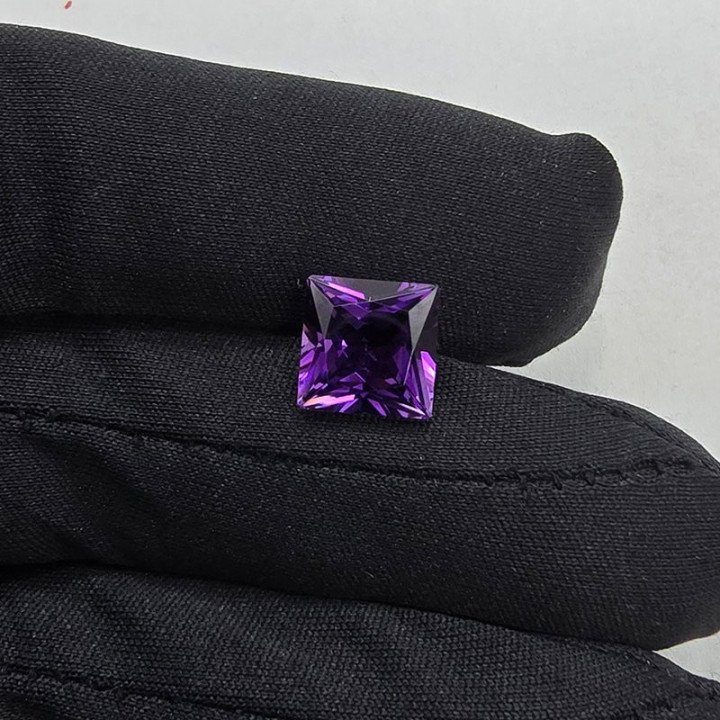Princess-Cut Amethyst 10x10 mm - 4.27 ct