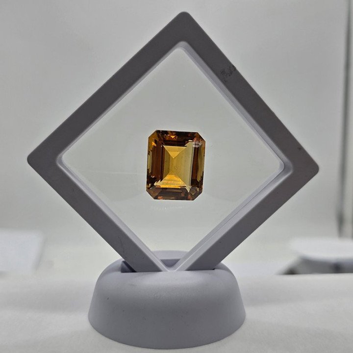 Raro Citrino - Taglio Smeraldo 23,30x19,30 mm - 38,53 ct