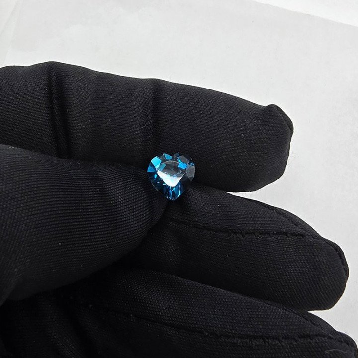 Raro London Blu - Taglio Cuore 9x9mm - 3,05 ct