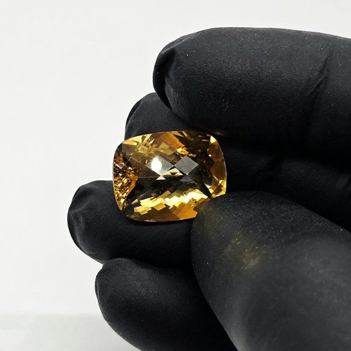 Cushon Cut Honey Quartz 15x20 mm - 15.68 ct