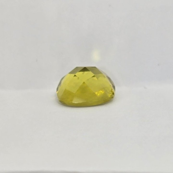 Quarzo limone Taglio:  cabochon sfaccetato