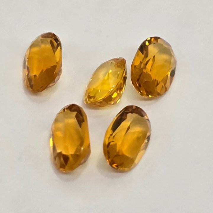 Lotto con 5 Citrini - Taglio:  Ovale-  6x4mm - 2