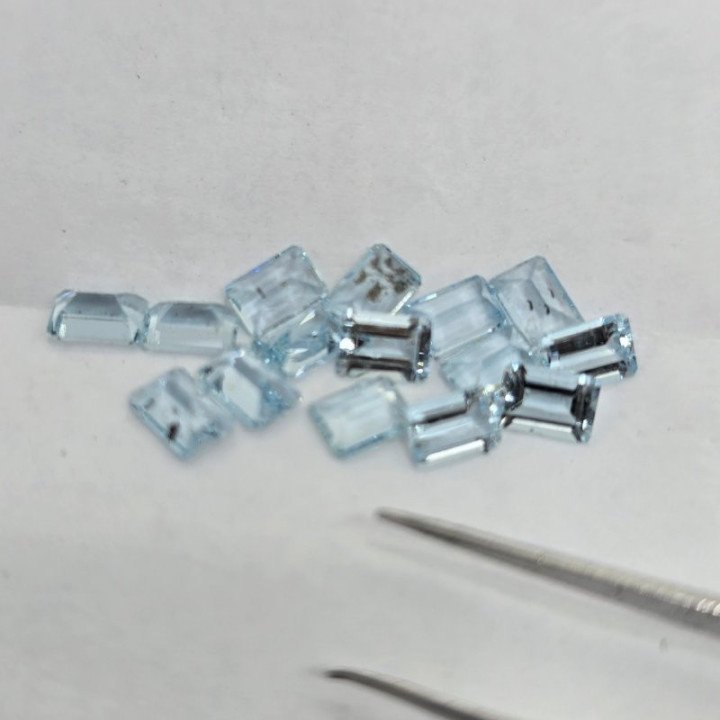 Lotto con 15 Acquamarina - Taglio:  Smeraldo -  6x4mm - 6