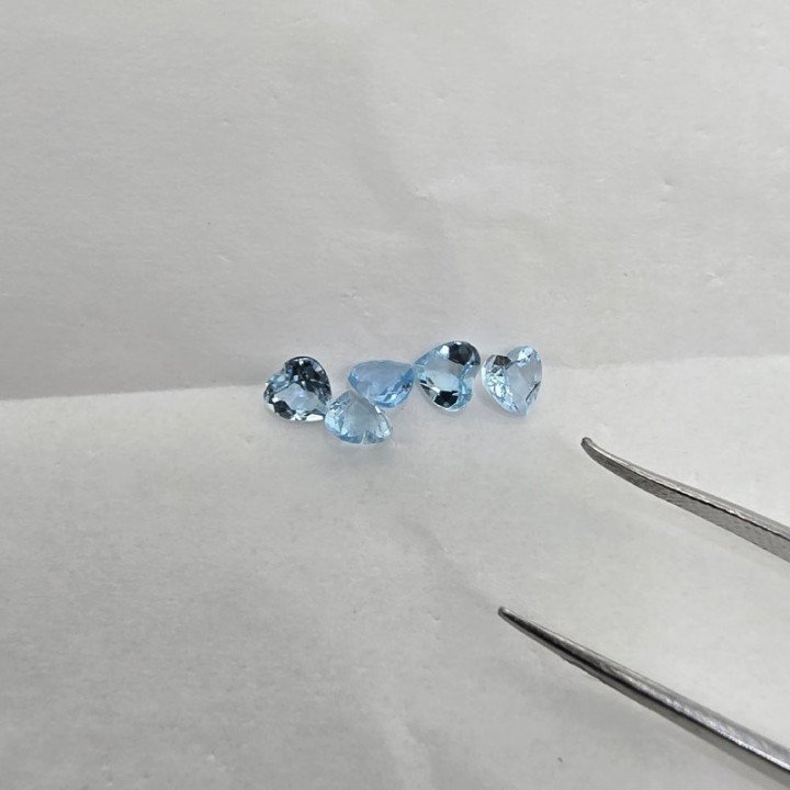 Lotto con 5 Acquamarina - Taglio:  Cuore - 0